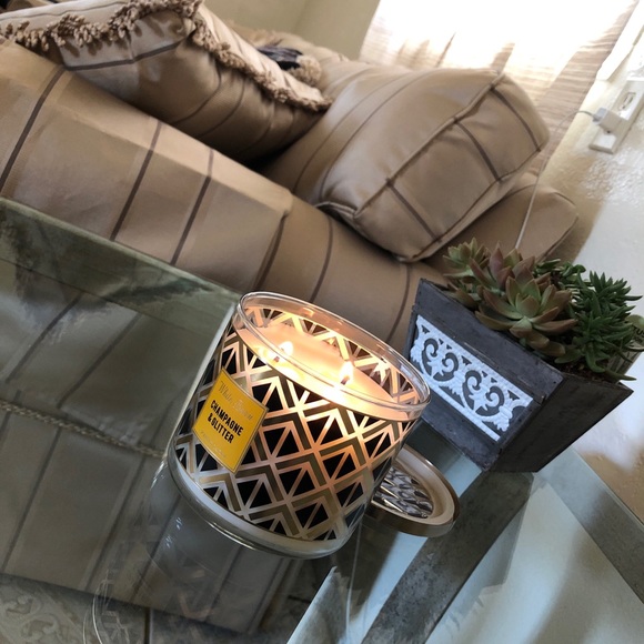 Meet your Posher, Victoria - Picture 2 of 4